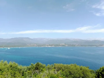 Golfe de Pinarellu et tour génoise